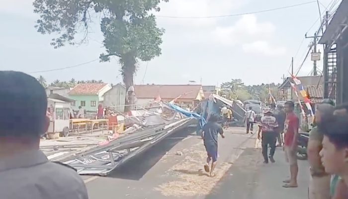 Belasan Warung Semi Permanen di Cijulang Pangandaran Porak-poranda Gegara Helikopter