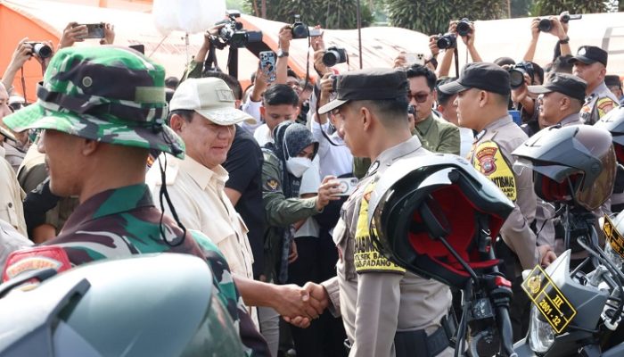 Menhan Beri Santunan Kepada Korban Erupsi Gunung Marapi 