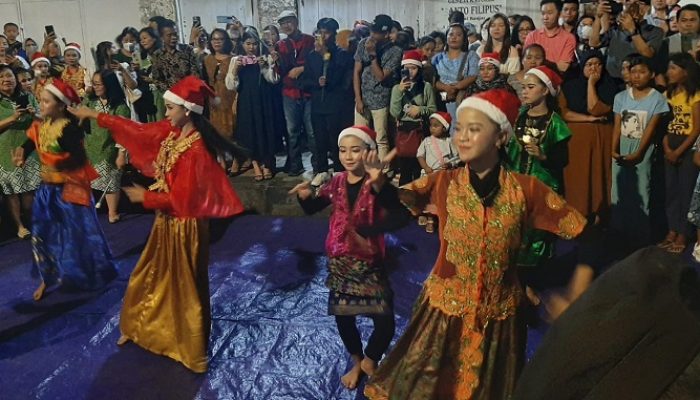 Warga Kelurahan Hegarsari Bikin Kejutan Natal di Gereja Katolik St Filipus