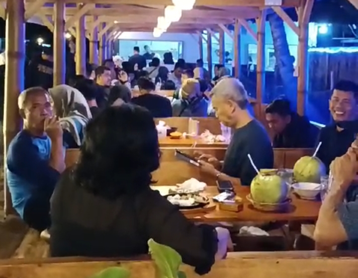 Saung Darma, Tempat Kuliner dan Nongkrong di Bantaran Sungai