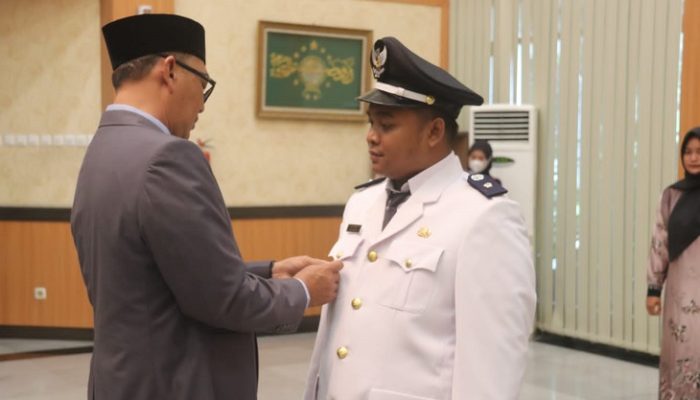 Bupati Bogor Lantik Kades Cintamanik Antar Waktu, Begini Pesannya