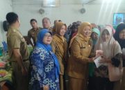 Pj. WaliKota Banjar Monitoring Penyaluran Bansos Lansia dan Disabilitas di Mekarsari