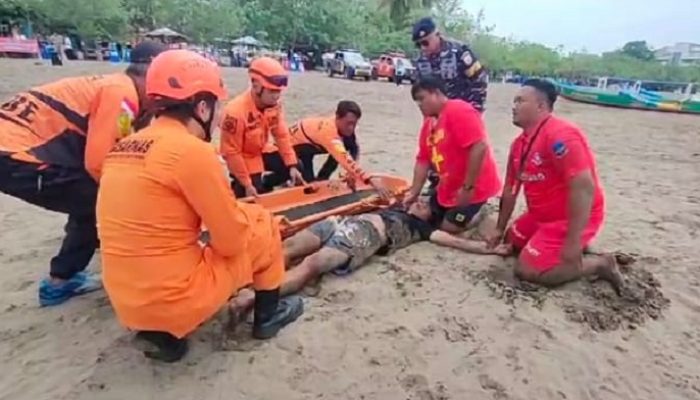 Wisatawan Tenggelam di Pantai Pangandaran Berhasil Diselamatkan Potensi SAR Gabungan