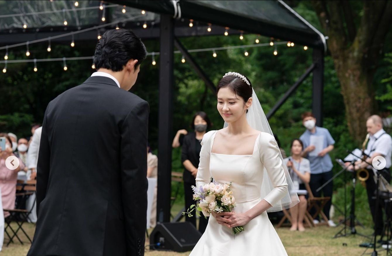 Inilah Kisah Cinta Jang Nara dan Suami yang Wajahnya Baru Diungkap