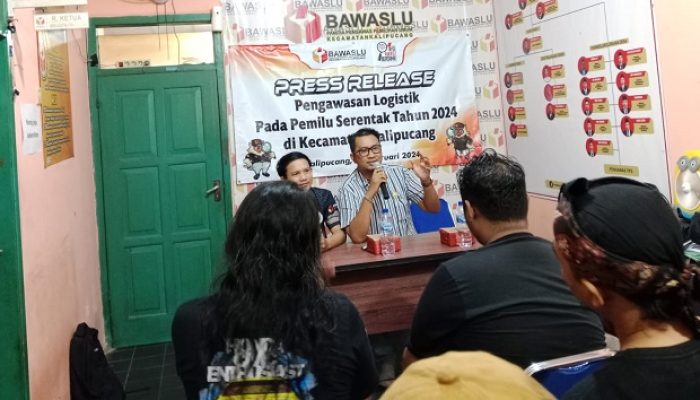 Panwaslu Kecamatan Kalipucang Pantau Distibusi Logistik Ke Tingkat PPS