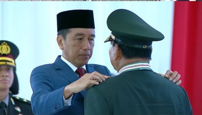 Prabowo Subianto Dianugerahi Pangkat Jenderal TNI (HOR) oleh Presiden Jokowi