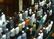 Niat, Tata Cara, dan Bacaan Doa Sholat Tarawih Lengkap tulisan Arab, Latin dan Artinya