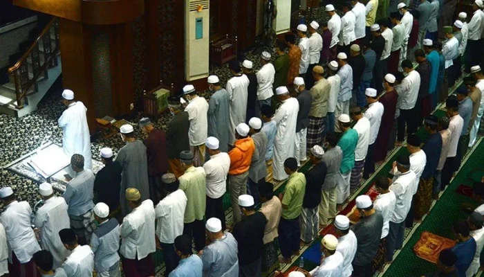 Niat, Tata Cara, dan Bacaan Doa Sholat Tarawih Lengkap tulisan Arab, Latin dan Artinya