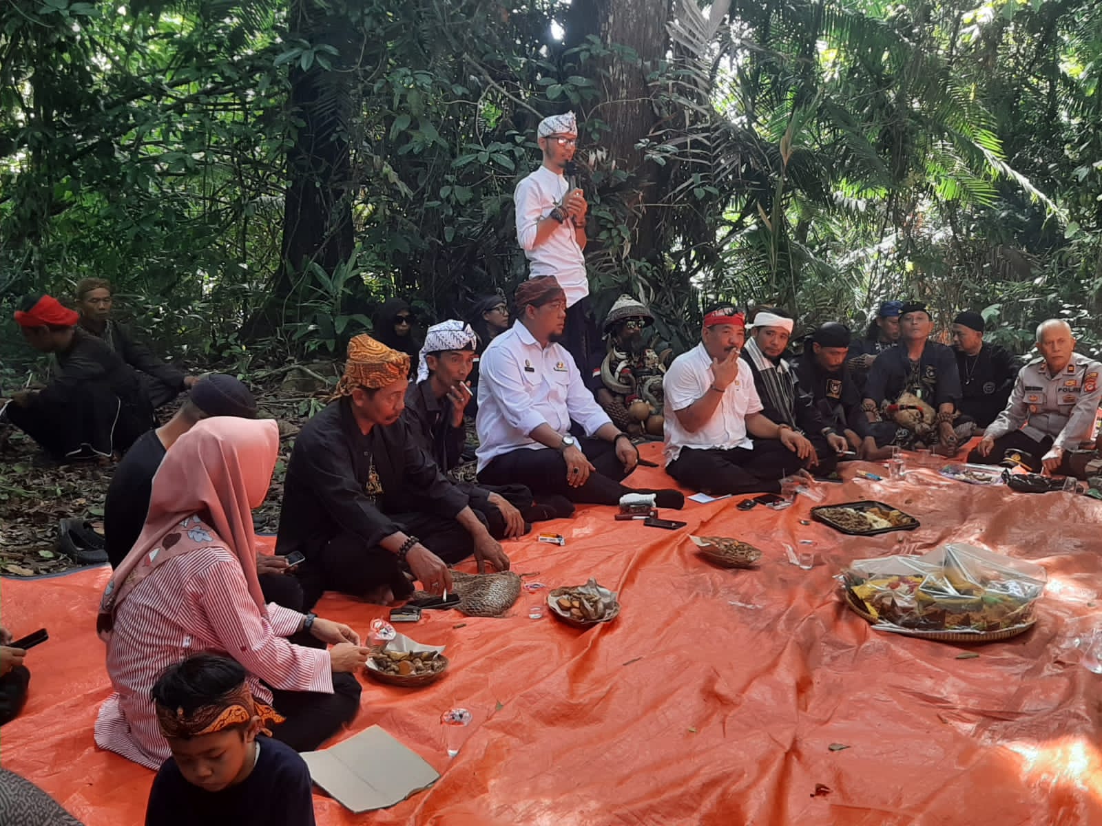 Menghidupkan Tradisi: Kabuyutan Singaperbangsa Gelar Nyalin Budaya