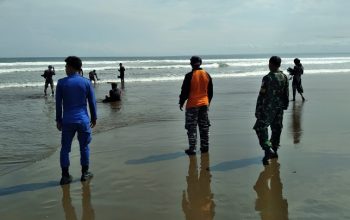 11 Wisatawan Asal Ciamis Berenang di Area Terlarang, 2 Orang Terseret Ombak dan Belum Ditemukan