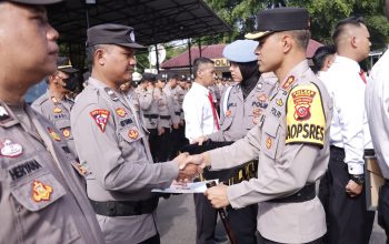 Sebanyak 18 Personel Polres Banjar, dapat penghargaan dari Kapolres Banjar 