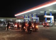 Malam Takbir, SPBU di Pangandaran Dipadati Sepeda Motor. Warga : Antrenya Panjang
