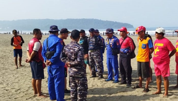 Upaya Pencarian Dua Pemuda Asal Ciamis yang Terseret Arus di Pangandaran Masih Berlanjut 