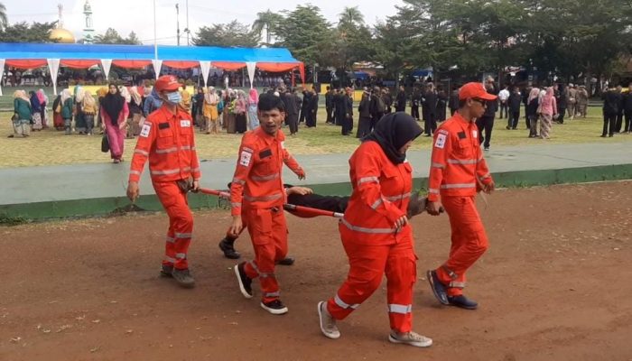Puluhan Pelajar Pingsan Saat Ikuti Upacara Bendera Peringati Hardiknas di Kota Banjar