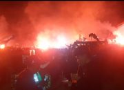Ribuan Suporter Persib Bandung Rayakan Kemenangan Juara Liga 1 2023 – 2024