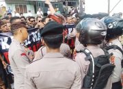 Eksekusi Lahan Memicu Protes Massa Hingga Terjadi Ketegangan di PN Kota Banjar