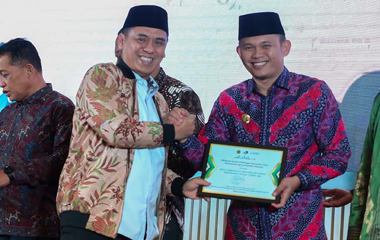 Pemkot Tasikmalaya Terima Penghargaan Sebagai Kota Wakaf