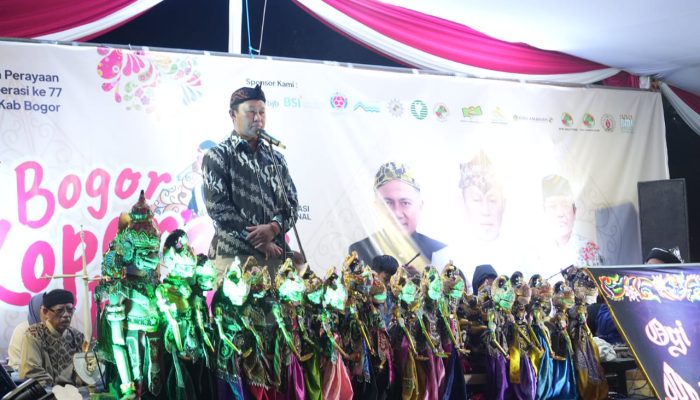 Pj. Bupati Bogor Apresiasi Antusias Masyarakat Ramaikan Pagelaran Wayang Golek di Desa Ciburayut