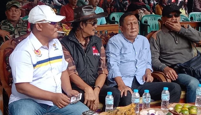 Pertarungan Panas Pilkada Pangandaran 2024: Ujang Endin Indrawan vs Dadang Solihat