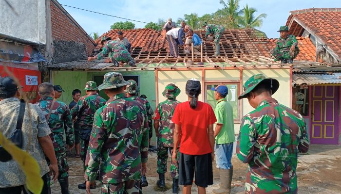 Sambut HUT RI ke 79, Kodam III Siliwangi Bersama Kodim 0613 Ciamis Bedah Rumah Purnawirawan