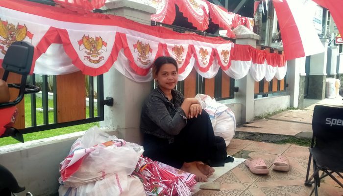 Penurunan Omset Pedagang Pernak-Pernik HUT RI ke-79: Leni Mengungkapkan Tantangan Tahun 2024