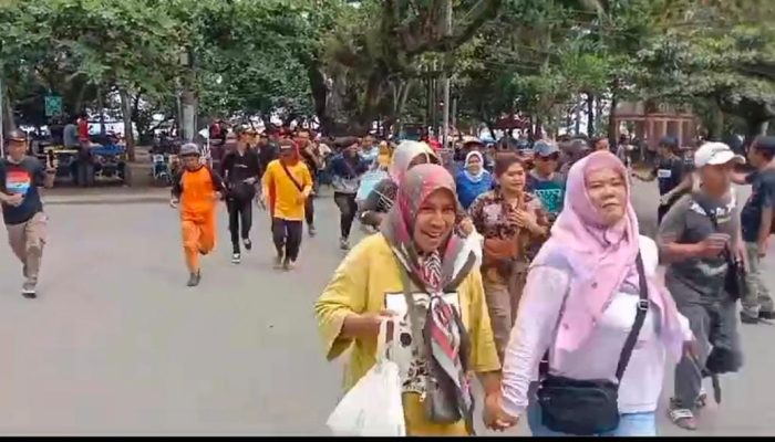 Warga Berhamburan Saat Gempa 8,8 SR Guncang Pesisir Pantai Selatan Pangandaran