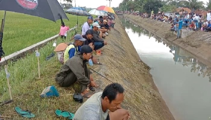 Pilkada 2024, Tim Relawan Jendral dan Kapucino Gelar Mancing Mania di Padaherang