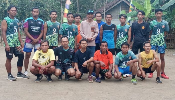 Nana Suryana Apresiasi Pertandingan Bola Voli di Dusun Cikapundung