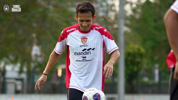Latihan Timnas Indonesia: Kritik Jersey Baru dan Harapan Pendukung