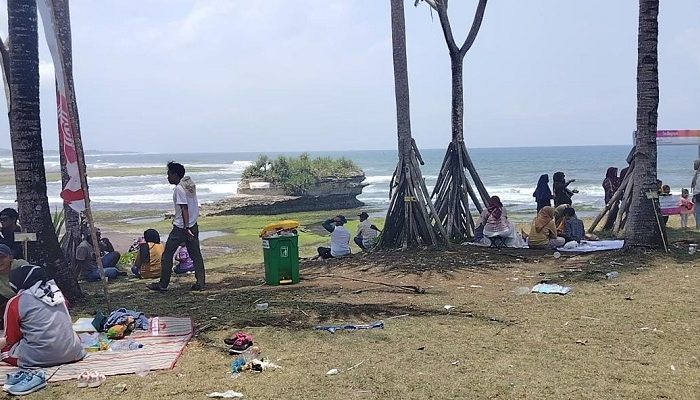 Keindahan Pantai Balekambang Pangandaran Mulai Menarik Perhatian Wisatawan