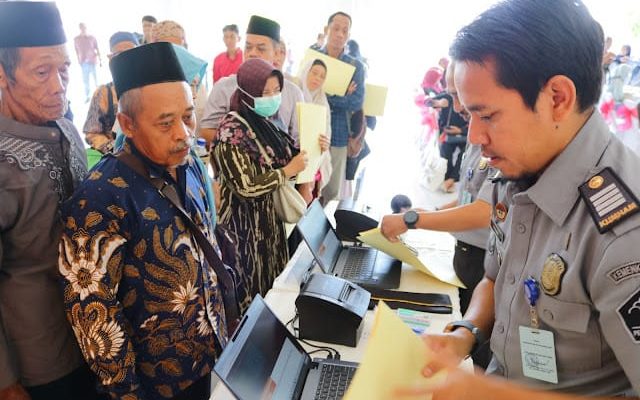Layani Paspor Sabtu dan Minggu di De Tjolomadoe, Imigrasi Surakarta dan Kanim se-Jawa Tengah Cetak Rekor Layani 2000-an Pemohon