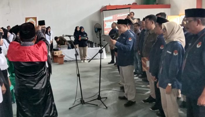 Jelang Pilkada dan Pilgub, PPK Padaherang Lantik 868 Petugas KPPS