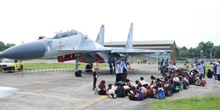 Siswa TK dan SD di Makassar Kenali Profesi TNI AU di Kunjungan Dirgantara Lanud Sultan Hasanuddin