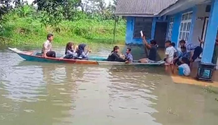 Banjir Luapan Sungai Apur Merendam Pemukiman Warga di Pangandaran