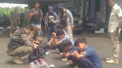 Nongkrong di Warung Saat Jam Sekolah, Lima Pelajar Diamankan Satpol PP