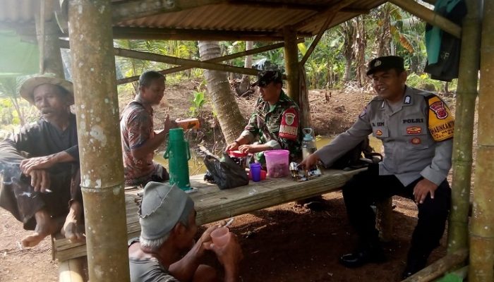 Bhabinkamtibmas Neglasari Aktif Sosialisasikan Keamanan Lingkungan dan Ketahanan Pangan