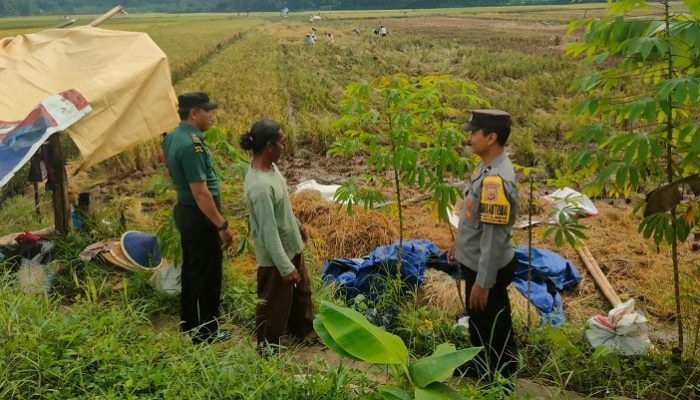 Bhabinkamtibmas Batulawang Aktif Sosialisasikan Kamtibmas dan Ketahanan Pangan kepada Warga