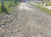 Puluhan Warga Geruduk Kantor Desa Padaringan, Tuntut Perbaikan Jalan Rusak 16 Tahun