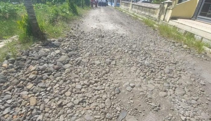Puluhan Warga Geruduk Kantor Desa Padaringan, Tuntut Perbaikan Jalan Rusak 16 Tahun
