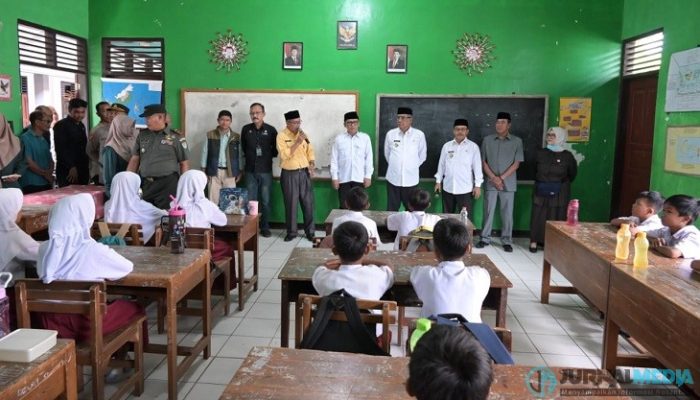 Walkot Banjar Tinjau Pelaksanaan Program Makan Bergizi Gratis di SDN 3 dan 4 Mekarsari