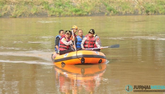 Polres Banjar Gelar Aksi Susur Sungai Citanduy Bersama BBWS dan BPBD untuk Jaga Kelestarian Lingkungan