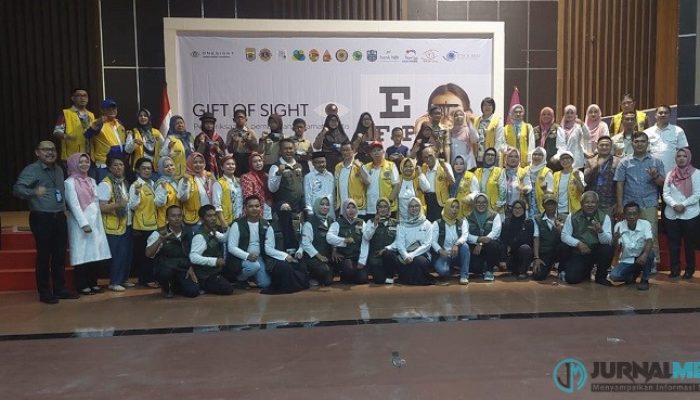 Wakil Walkot Banjar Serahkan 222 Kacamata Gratis bagi Pelajar Se-Kota Banjar