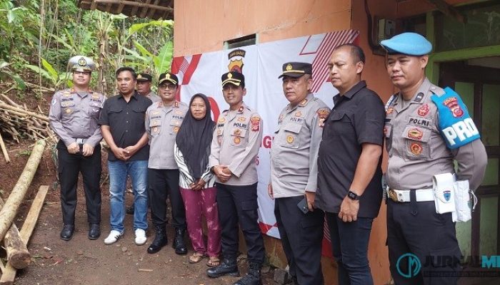 Sambut Hari Bhayangkara ke-79, Polres Banjar Bedah Rumah Warga