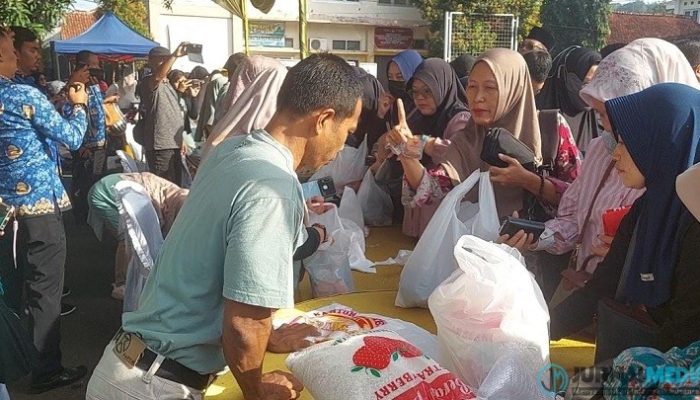 Gerakan Pasar Murah di Purwaharja Diserbu Warga, Pemkot Banjar Komitmen Bantu Stabilkan Harga Pangan