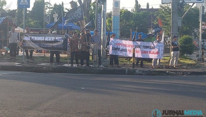 Ratusan Warga Gelar Aksi Damai Dukung Palestina di Alun-Alun Kota