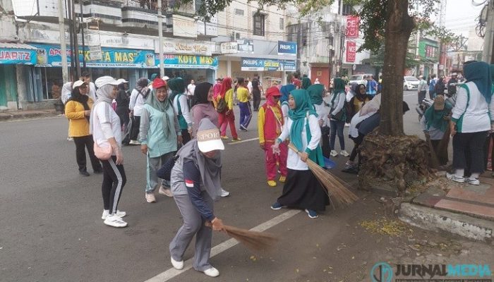 Wujudkan Gaya Hidup Sehat, Tim Kota Sehat Banjar Gelar Senam Massal