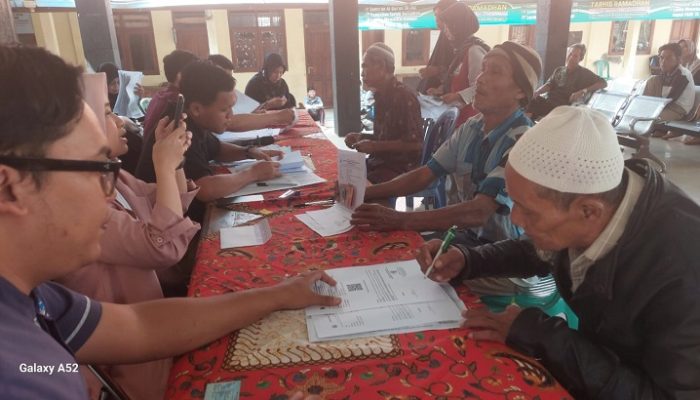 Pemdes Kujangsari Salurkan Bansos untuk Lansia dan Disabilitas, Wujud Nyata Perlindungan Sosial