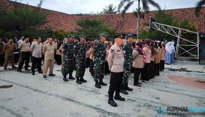 TNI-Polri Kawal MPLS di SMKN 2 Banjar, Wujudkan Lingkungan Sekolah Aman dan Edukatif