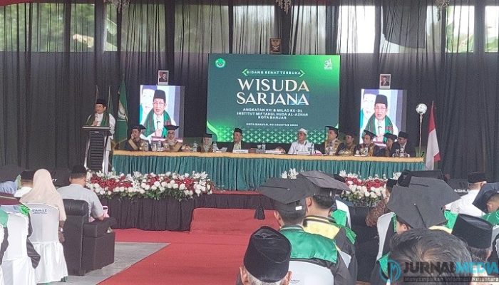 Menteri Agama Hadiri Wisuda IMA Citangkolo Banjar, Tekankan Pentingnya Pendidikan Pesantren