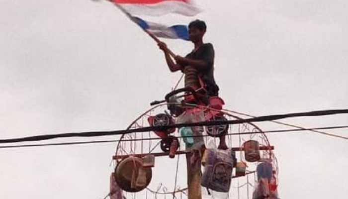 Antusias Warga Pecah di Lomba Panjat Pinang HUT RI ke-80 Banjar